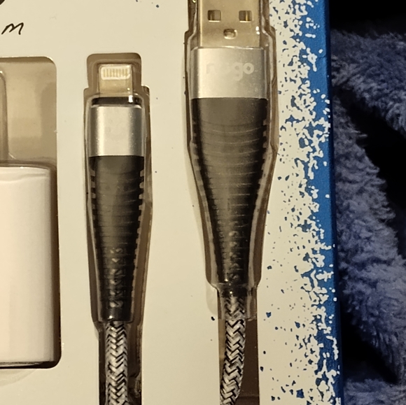 NEW! NUGO Fast Charge 6ft Apple & Android Charger - Picture 2 of 6